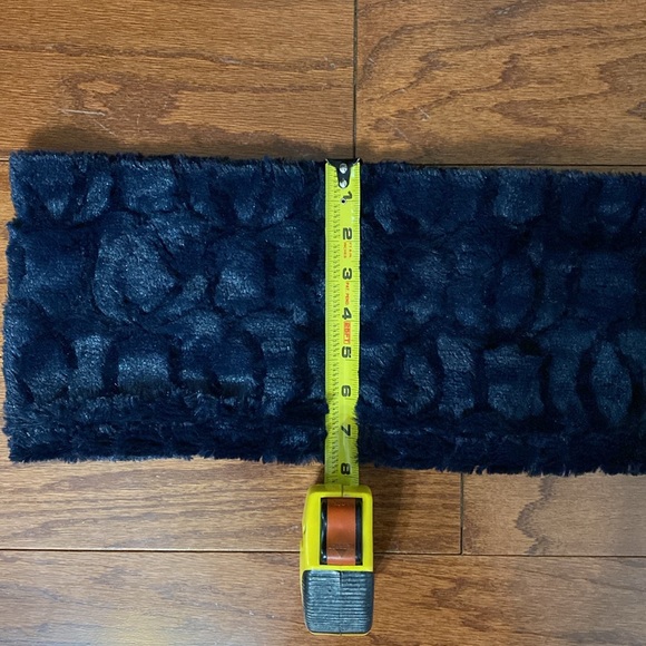 Infinity Dark blue faux fur wrap/scarf- one size - Picture 7 of 8